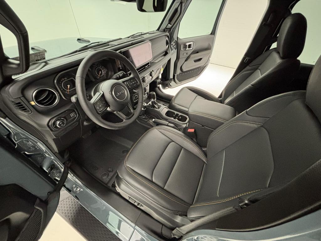 new 2025 Jeep Gladiator car, priced at $53,624
