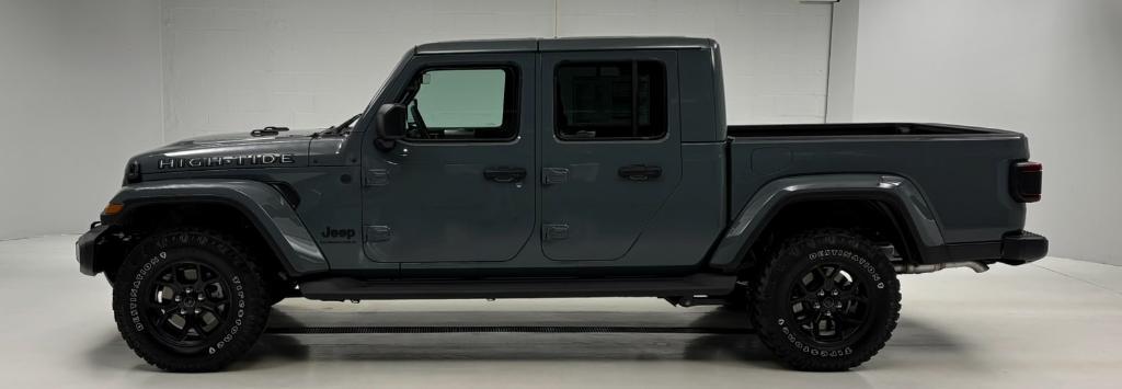 new 2025 Jeep Gladiator car, priced at $53,624
