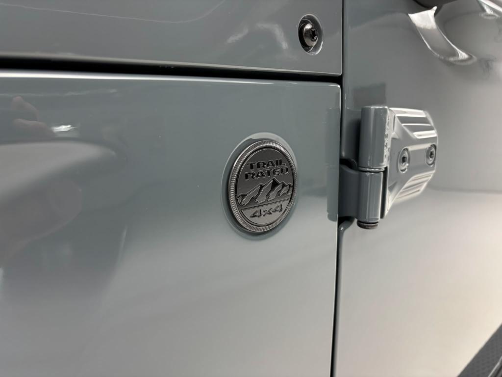 new 2025 Jeep Gladiator car, priced at $53,624