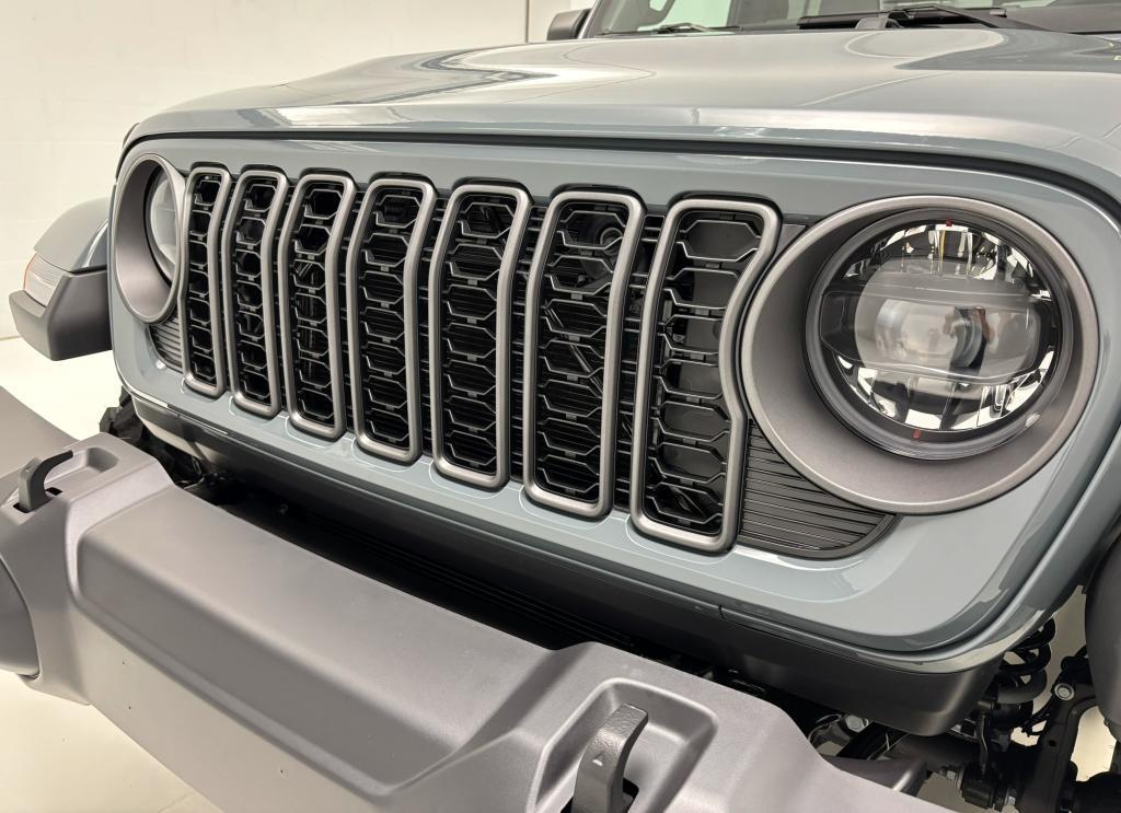 new 2025 Jeep Gladiator car, priced at $53,624