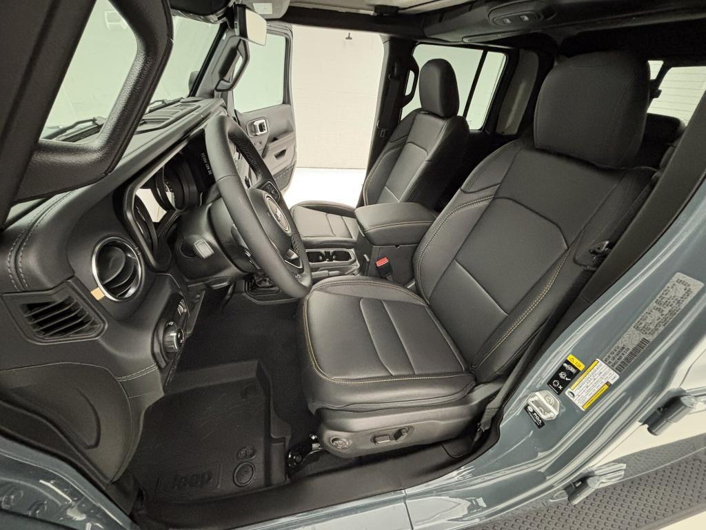 new 2025 Jeep Gladiator car, priced at $53,624