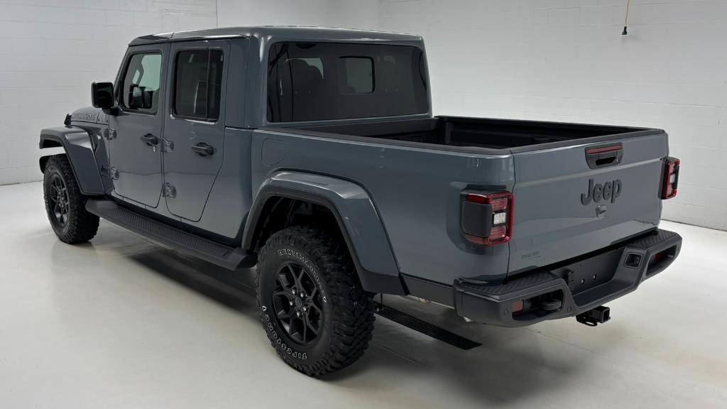 new 2025 Jeep Gladiator car, priced at $53,624