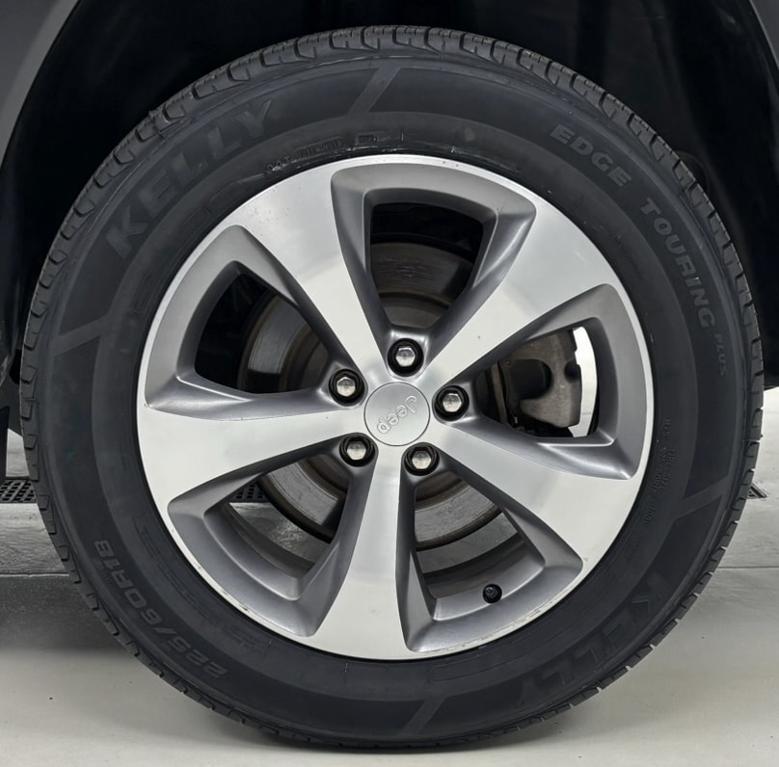 used 2022 Jeep Cherokee car, priced at $27,900