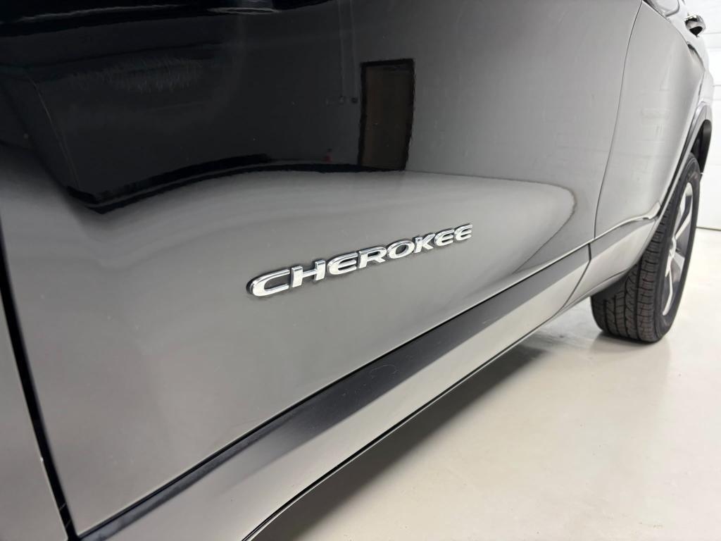 used 2022 Jeep Cherokee car, priced at $27,900