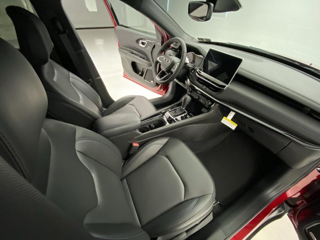 new 2025 Jeep Compass car, priced at $40,105