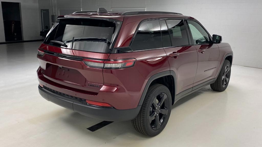 new 2025 Jeep Grand Cherokee car, priced at $50,094