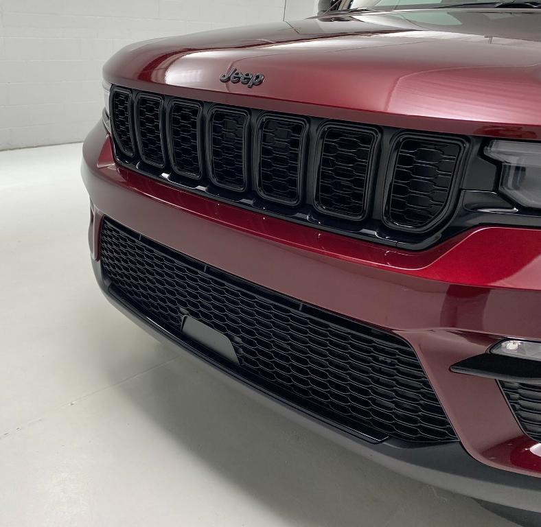 new 2025 Jeep Grand Cherokee car, priced at $49,094