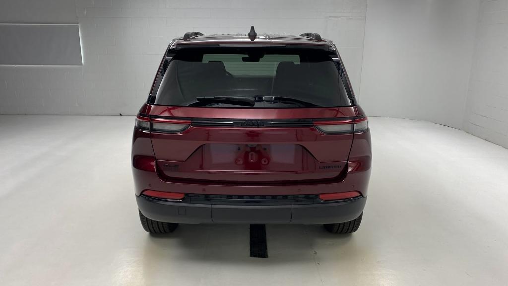 new 2025 Jeep Grand Cherokee car, priced at $49,094