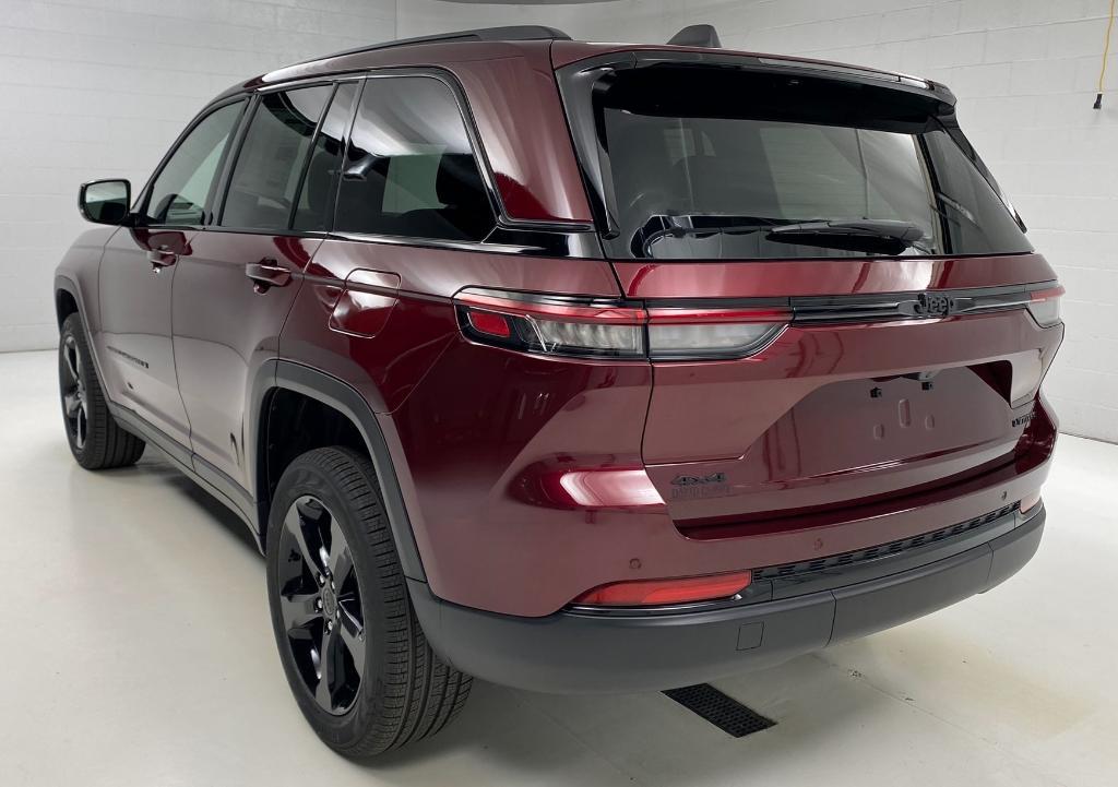 new 2025 Jeep Grand Cherokee car, priced at $49,094