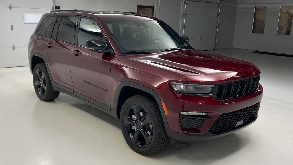 new 2025 Jeep Grand Cherokee car, priced at $49,094