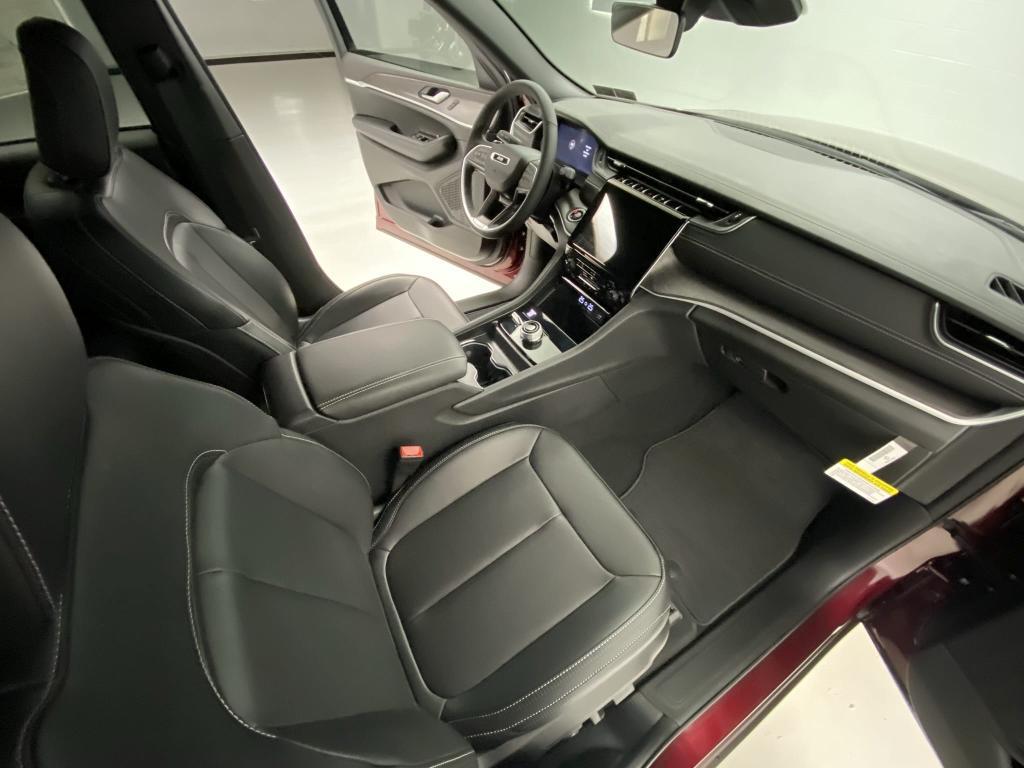 new 2025 Jeep Grand Cherokee car, priced at $49,094