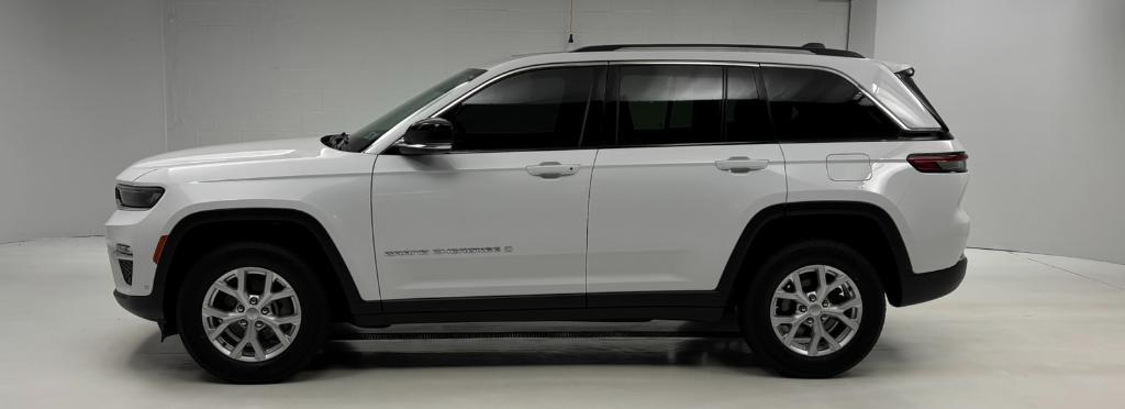 used 2023 Jeep Grand Cherokee car, priced at $35,400