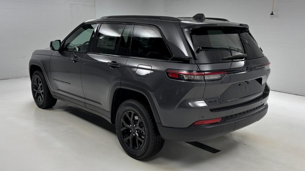 new 2025 Jeep Grand Cherokee car, priced at $45,482