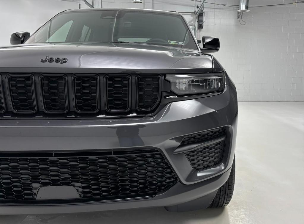 new 2025 Jeep Grand Cherokee car, priced at $45,482