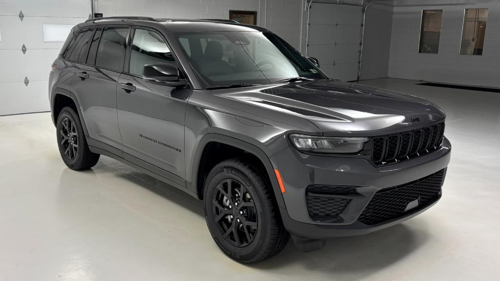 new 2025 Jeep Grand Cherokee car, priced at $45,482