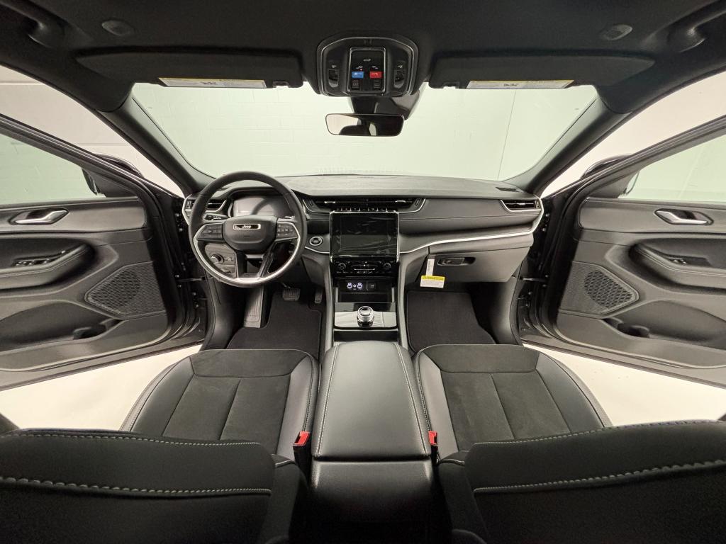 new 2025 Jeep Grand Cherokee car, priced at $45,482