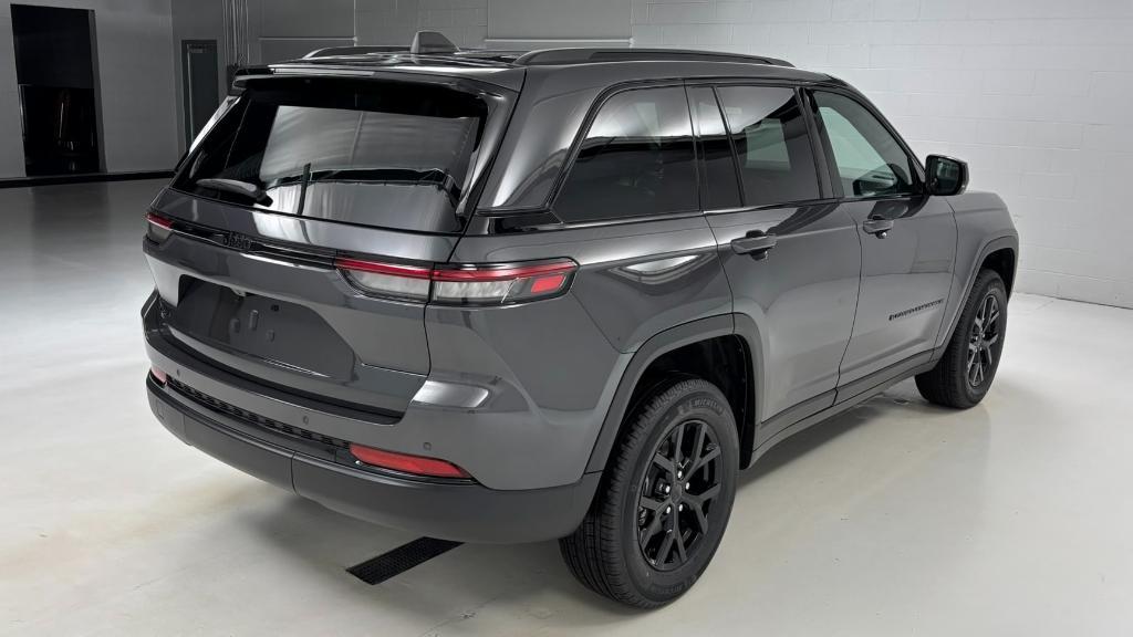 new 2025 Jeep Grand Cherokee car, priced at $45,482