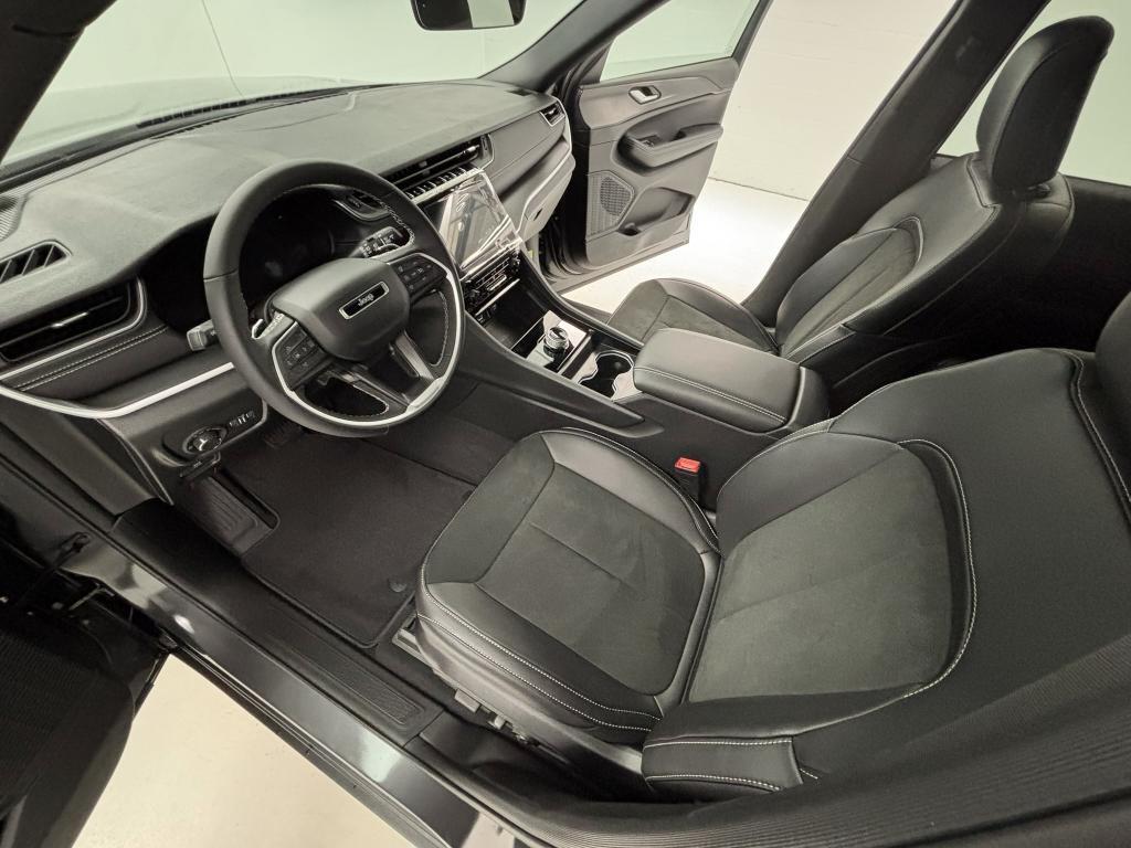 new 2025 Jeep Grand Cherokee car, priced at $45,482