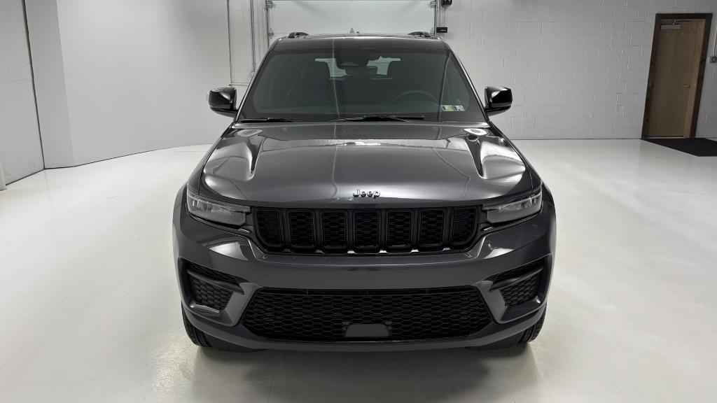 new 2025 Jeep Grand Cherokee car, priced at $45,482