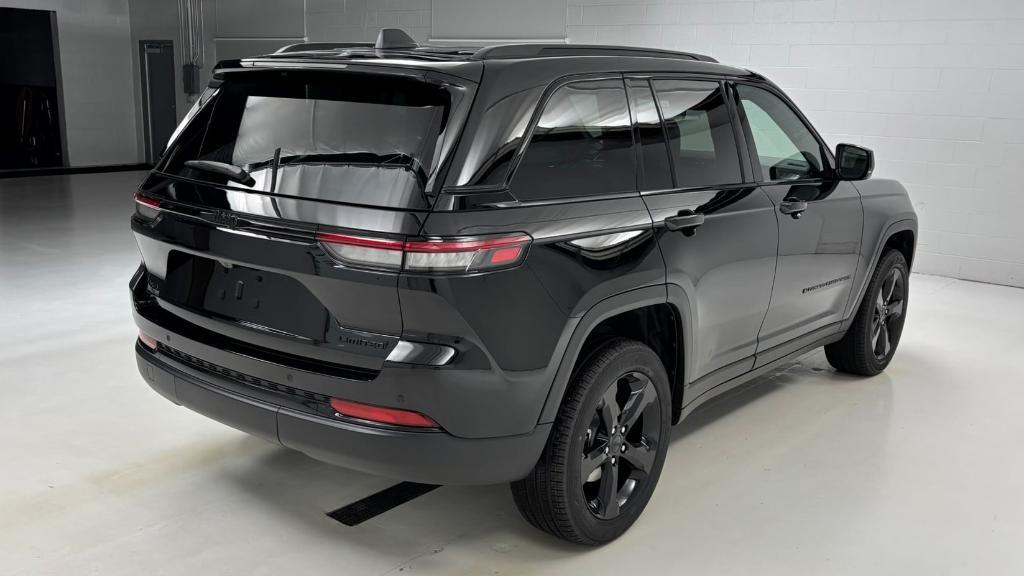 new 2025 Jeep Grand Cherokee car, priced at $50,094