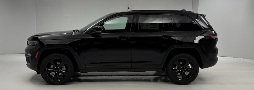new 2025 Jeep Grand Cherokee car, priced at $50,094