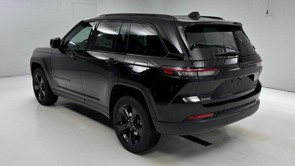 new 2025 Jeep Grand Cherokee car, priced at $50,094