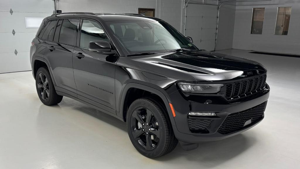 new 2025 Jeep Grand Cherokee car, priced at $50,094
