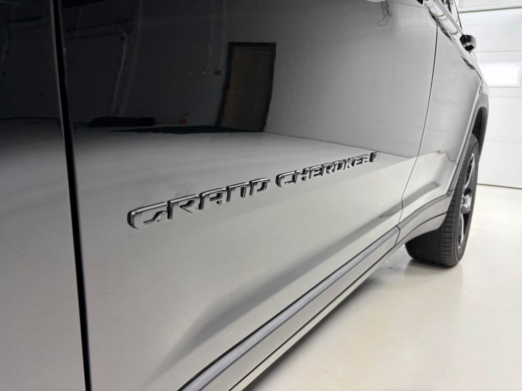 new 2025 Jeep Grand Cherokee car, priced at $50,094