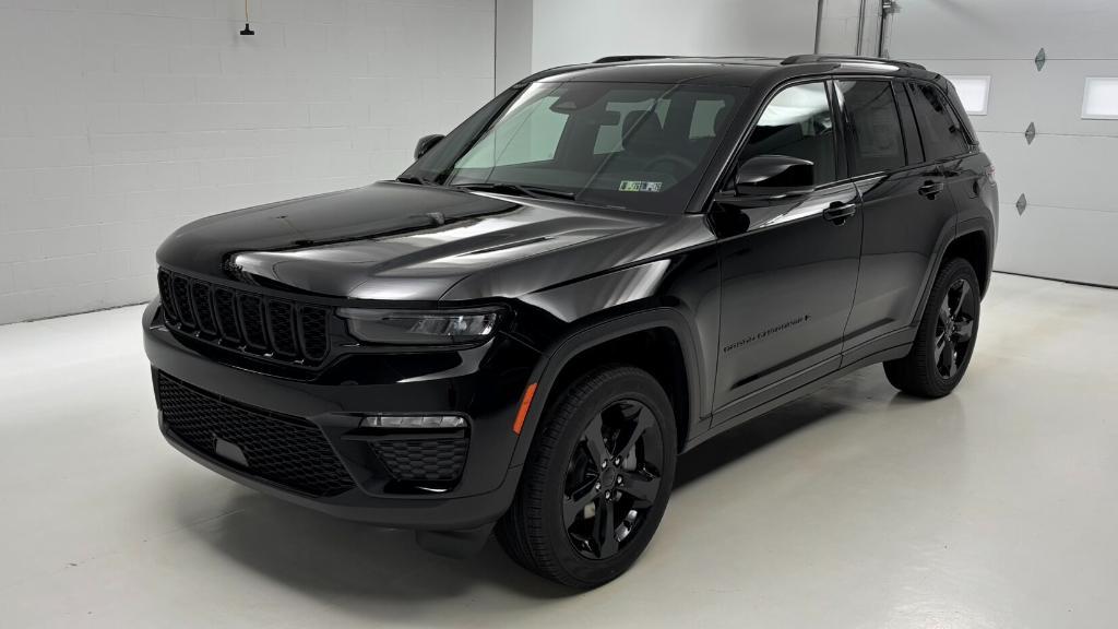 new 2025 Jeep Grand Cherokee car, priced at $50,094
