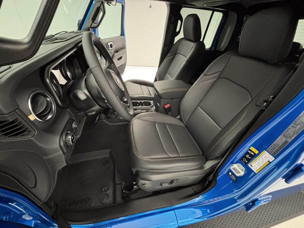 new 2025 Jeep Gladiator car, priced at $51,062