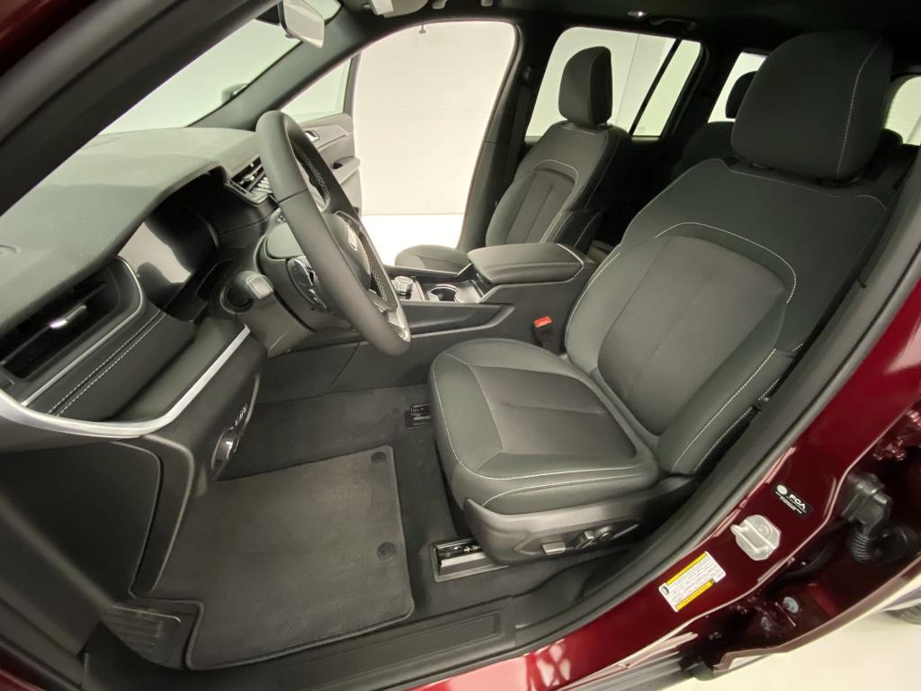 new 2025 Jeep Grand Cherokee car, priced at $43,180