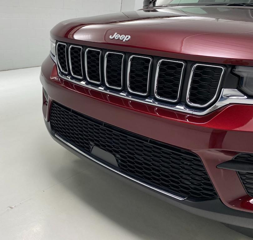 new 2025 Jeep Grand Cherokee car, priced at $44,180