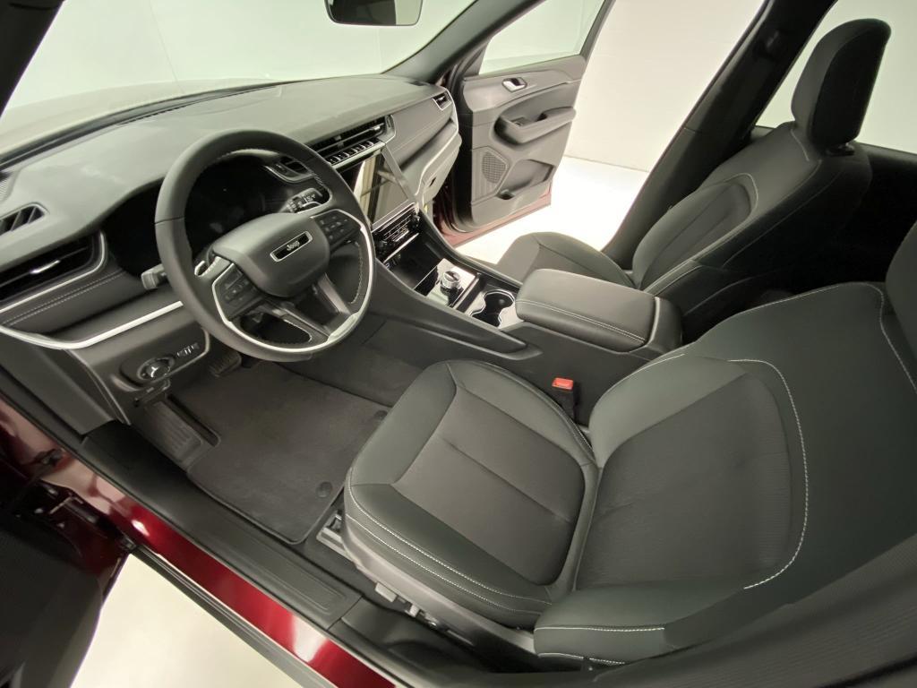 new 2025 Jeep Grand Cherokee car, priced at $44,180