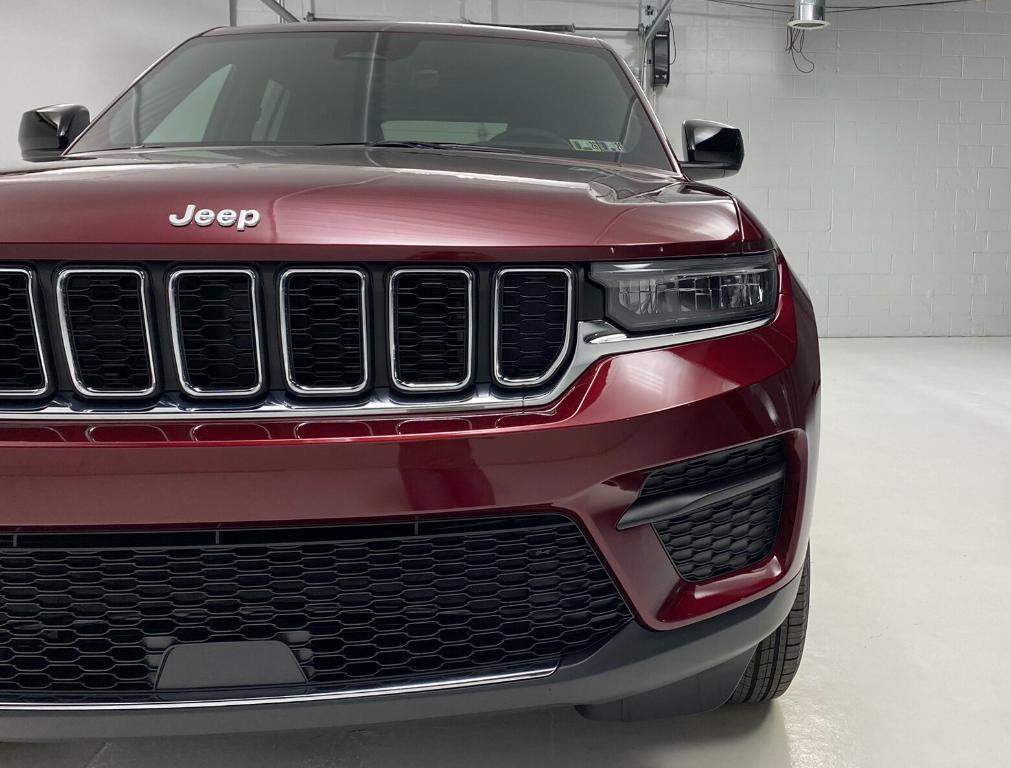 new 2025 Jeep Grand Cherokee car, priced at $44,180