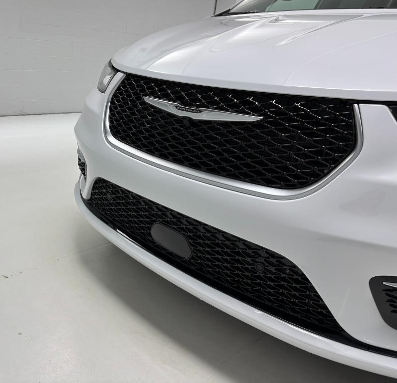 new 2026 Chrysler Pacifica car, priced at $61,450