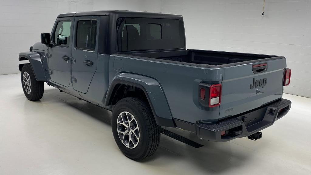 new 2025 Jeep Gladiator car, priced at $52,364