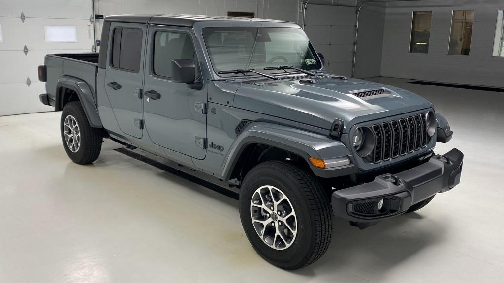 new 2025 Jeep Gladiator car, priced at $52,364