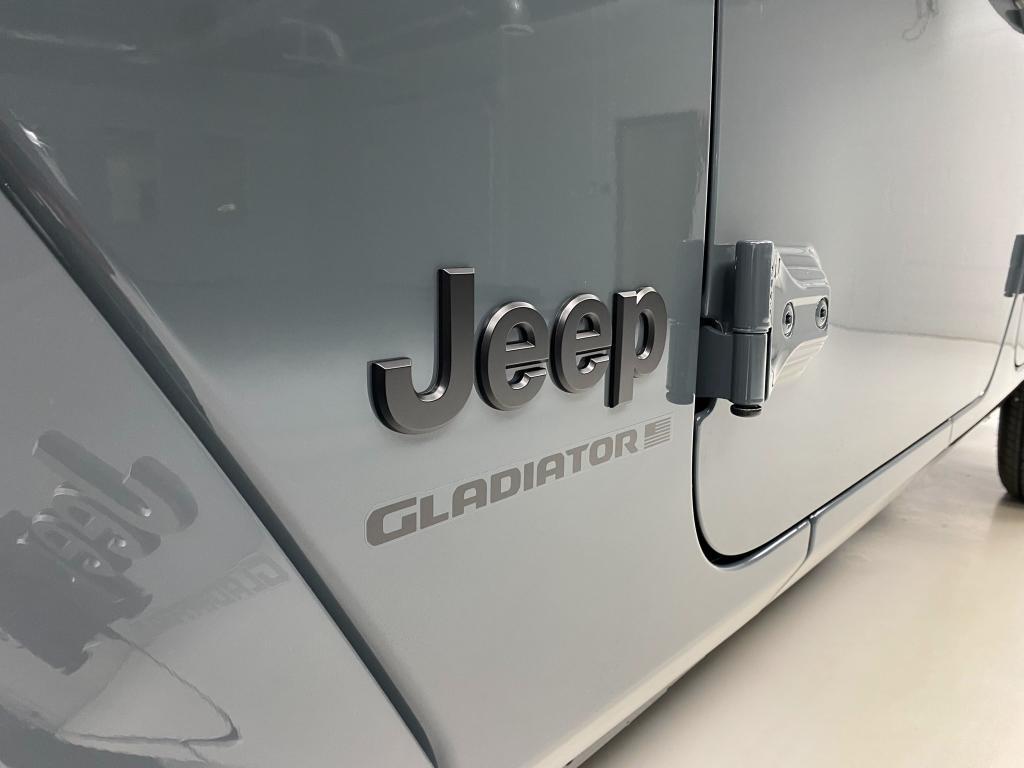 new 2025 Jeep Gladiator car, priced at $52,364