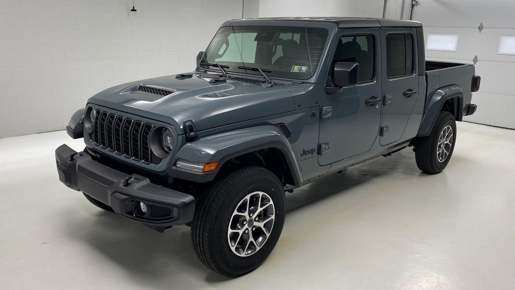 new 2025 Jeep Gladiator car, priced at $52,364