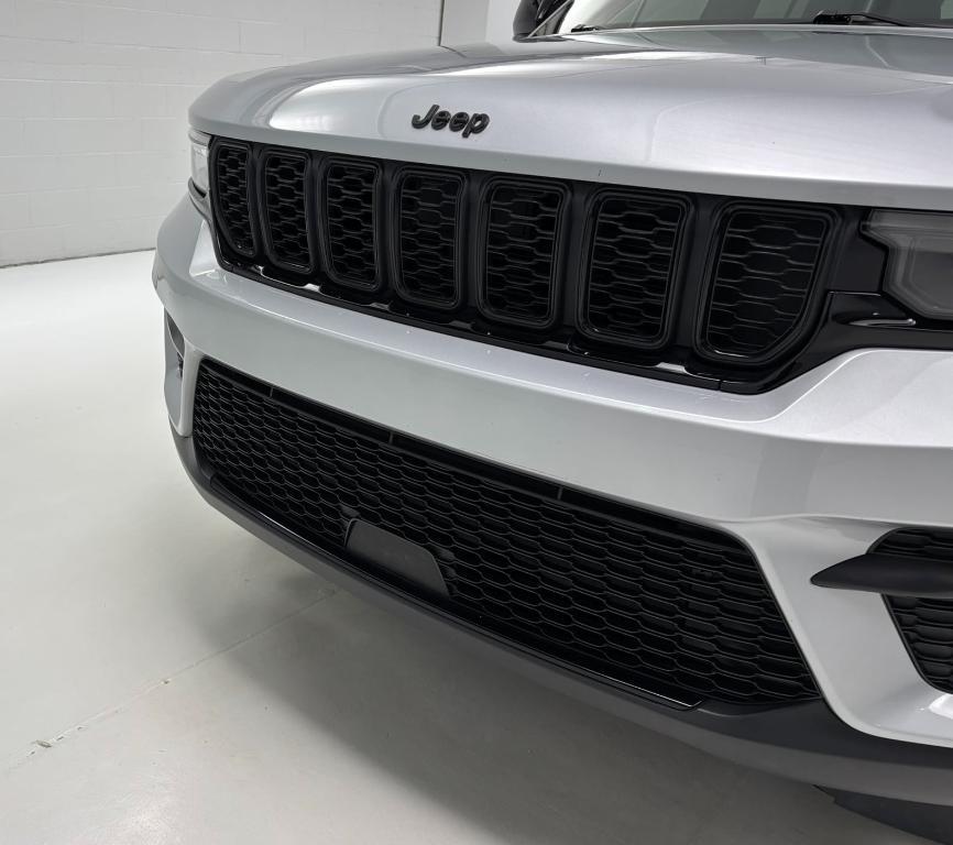 used 2023 Jeep Grand Cherokee car, priced at $34,800