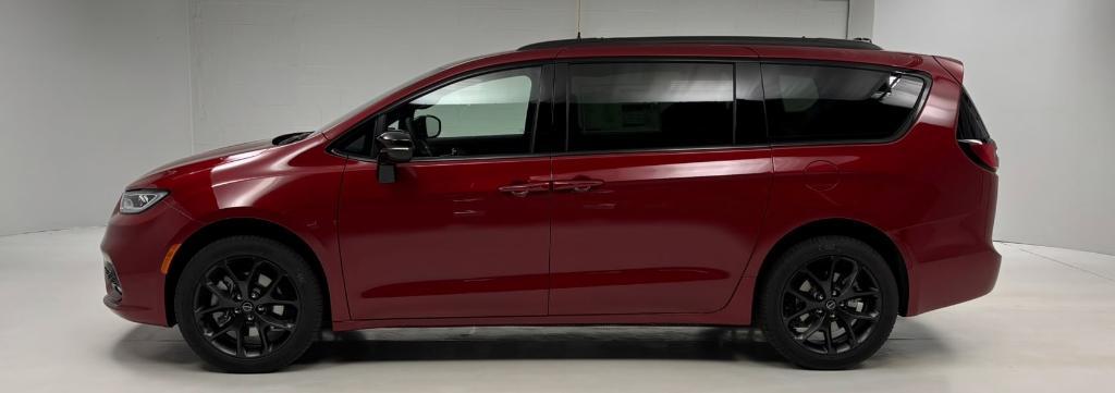 new 2026 Chrysler Pacifica car, priced at $57,655