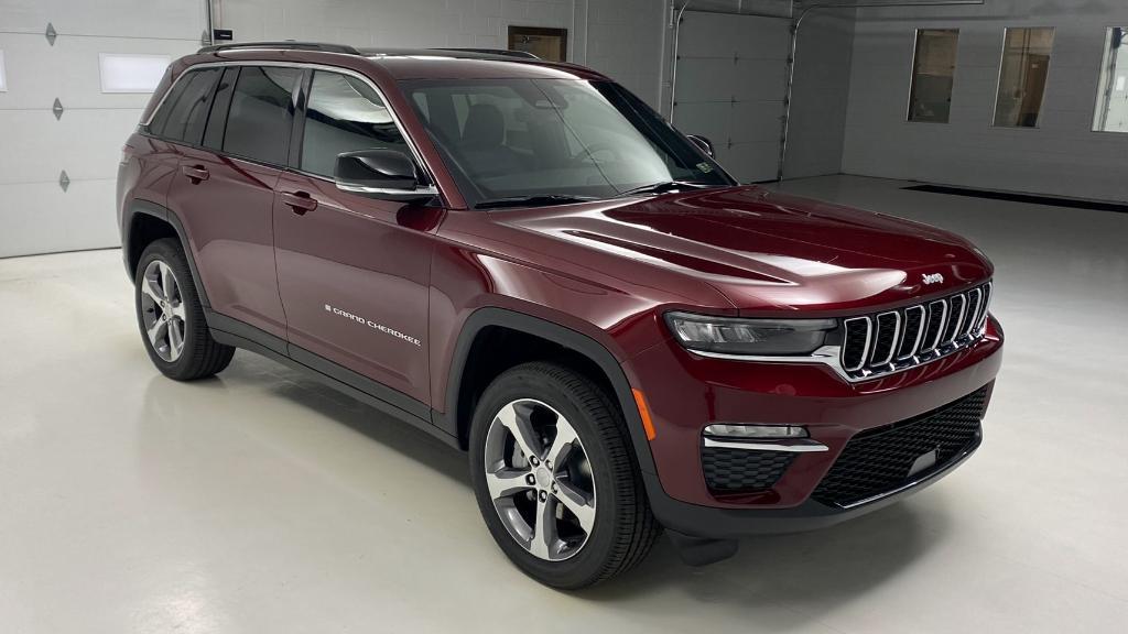 new 2025 Jeep Grand Cherokee car, priced at $52,267