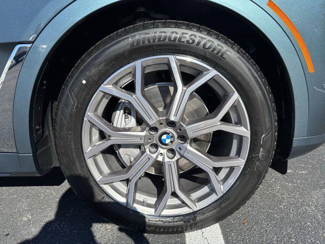 new 2026 BMW X7 car, priced at $93,625