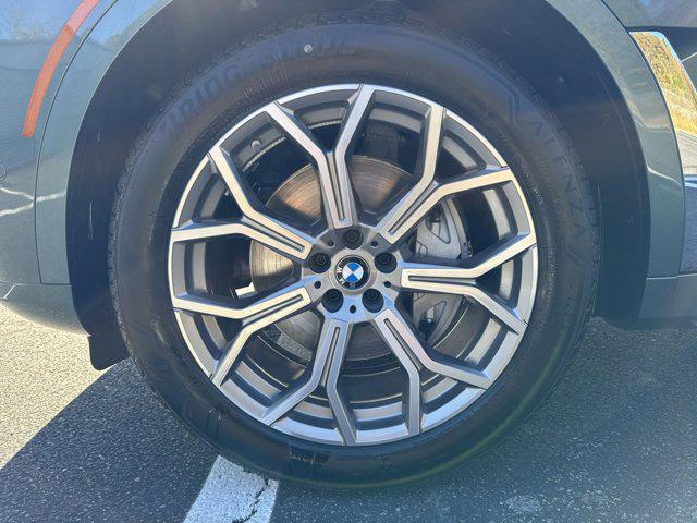 new 2026 BMW X7 car, priced at $93,625