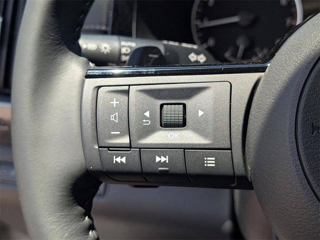 new 2025 Nissan Pathfinder car, priced at $42,021