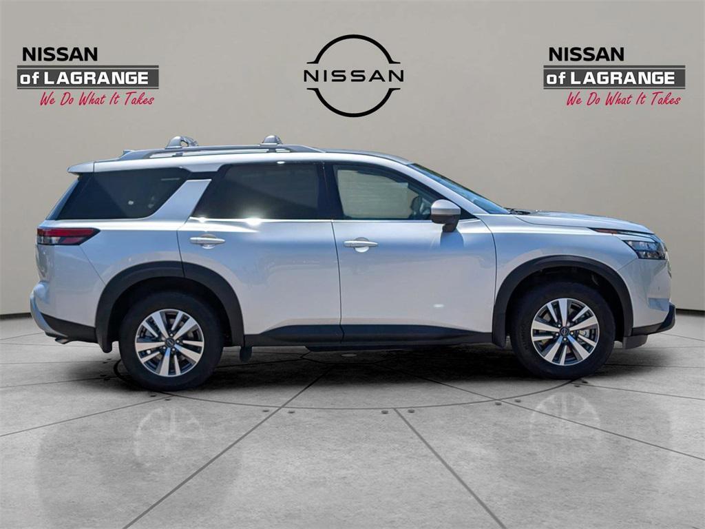 new 2025 Nissan Pathfinder car, priced at $42,021