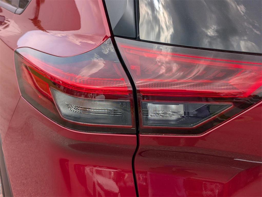 used 2022 Nissan Rogue car, priced at $18,999