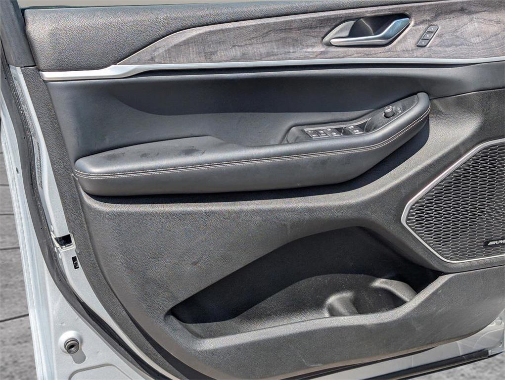 used 2022 Jeep Grand Cherokee L car, priced at $29,399