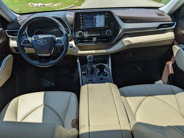 used 2020 Toyota Highlander car, priced at $34,300