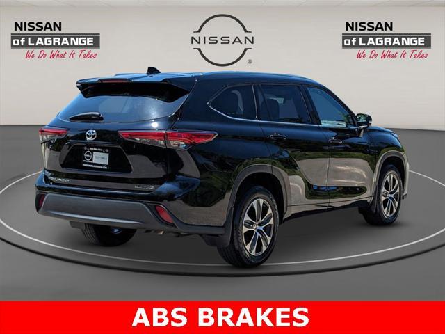 used 2020 Toyota Highlander car, priced at $34,300